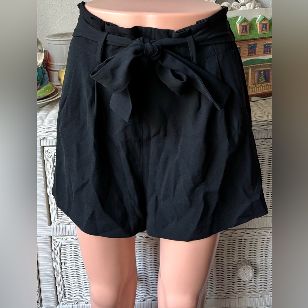 Aritzia Babaton Paperbag Shorts High Waisted Tie Belt in Black color Size Small
